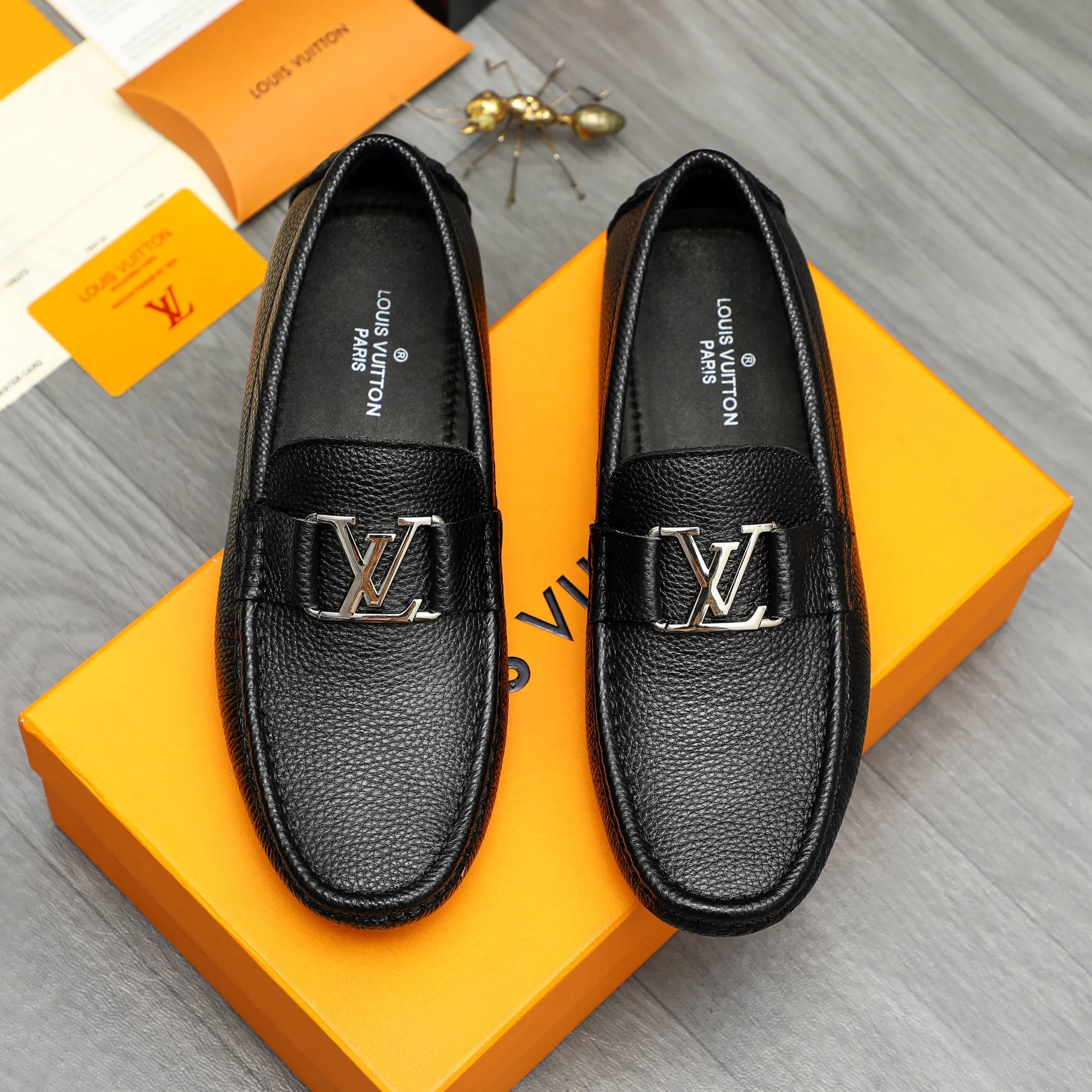 Men's shoes 💰420 Product trademark: LV "Louis Vuitton" casual slip-on shoes Regular size: 38-46 (45.46 custom-made, non-returnable) Product materials: Selected pebbled cowhide upper, sheepskin lining, original rubber outsole